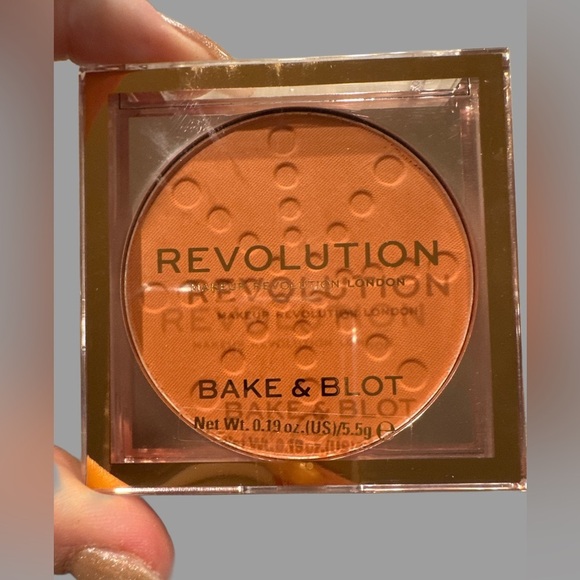 Revolution Orange Bake & Blot Powder - Picture 1 of 2
